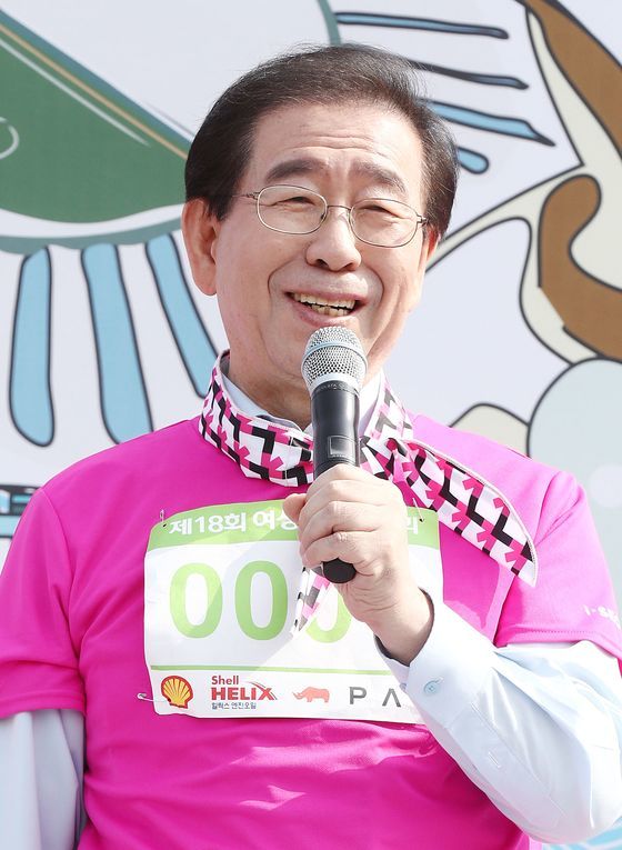 2018년 5월 서울 월드컵공원에서 열린 '제18회 여성마라톤대회' 개회식에서 박원순 서울시장이 축사를 하고 있다. 연합뉴스