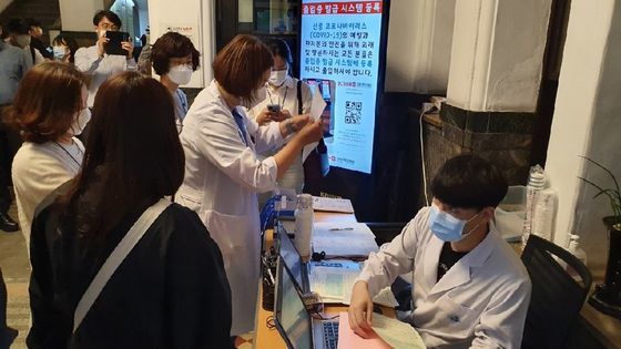 신천지 대구교회 신도들의 집단 혈장 공여 첫날 모습. [사진 신천지 대구교회]