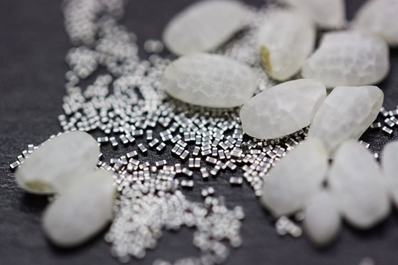 '전자산업의 쌀로 불리는 MLCC는 '자율주행차, 로봇 등 미래 산업의 핵심 부품이다. 사진 삼성전자