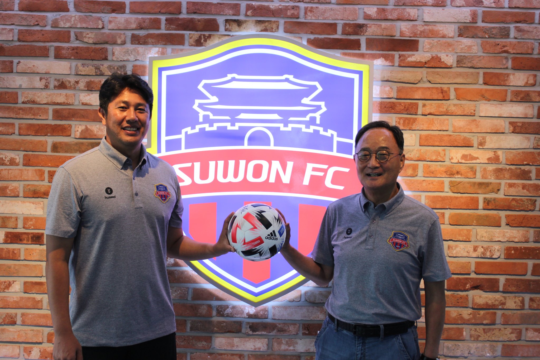 K리그2에서 닥공축구를 펼치고 있는 수원FC 김도균 감독과 김호곤 단장. 박린 기자