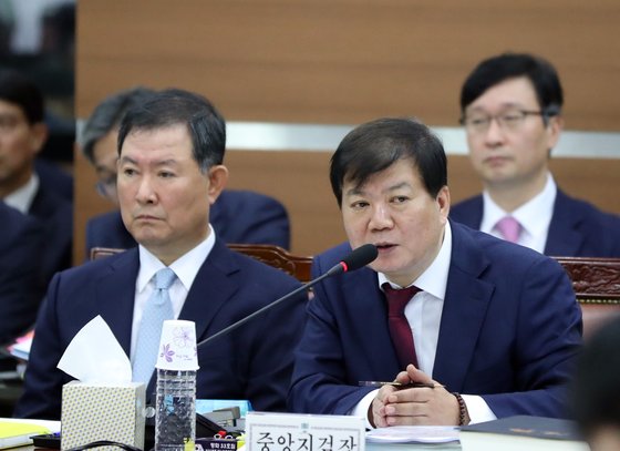 지난해 국회 법제사법위원회의 서울고검, 서울중앙지검 등에 대한 국정감사 당시 모습. 왼쪽은 송삼현 남부지검장. 중앙포토