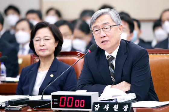 최재형 감사원장이 27일 오전 국회 법제사법위원회 전체회의에 참석해 발언하고 있다. [연합뉴스]