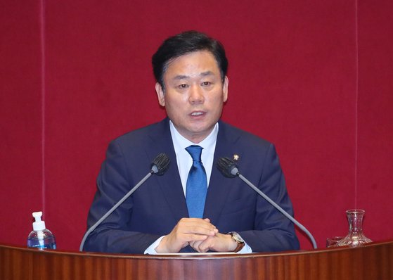 더불어민주당 송갑석 의원이 23일 국회 본회의에서 경제에 관해 대정부 질문하고 있다. [연합뉴스]