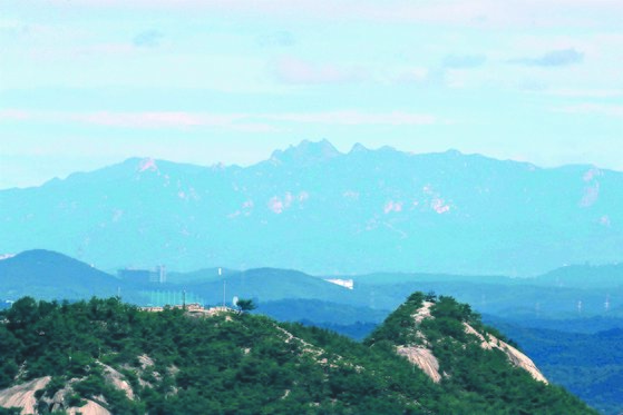 남산N타워서 본 개성 송악산