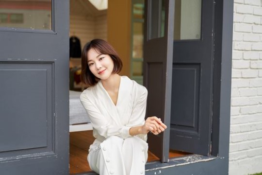 한지은은 극중 천우희, 전여빈과 함께 작품의 중심을 잡으며 30대 여성의 일과 사랑, 고민들을 보여줬다.제공ㅣHB 엔터테인먼트