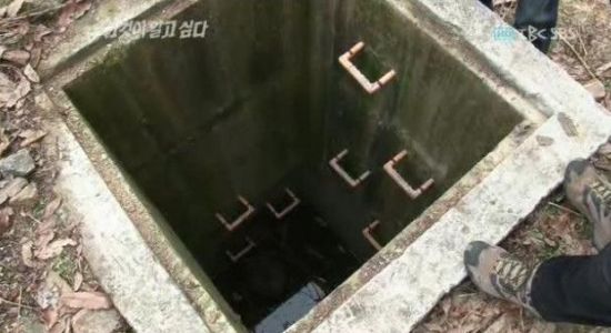 A 씨 사체가 발견된 맨홀 내부.사진=SBS 그것이 알고싶다 캡처