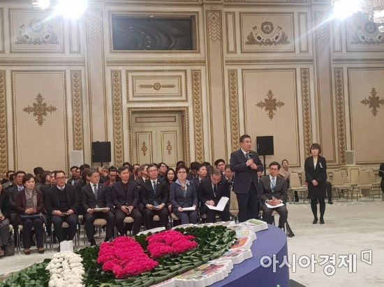 최승재 소상공인연합회장이 14일 청와대에서 진행된 자영업·소상공인과의 대화에서 마무리 발언을 하고 있다.