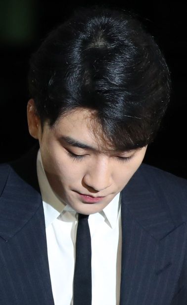 '해외 투자자 성접대' 의혹을 받고 있는 그룹 빅뱅의 승리가 지난달 27일 오후 서울경찰청 광역수사대에 출석하고 있다. (사진=연합뉴스)