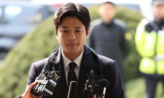 이른바 '버닝썬 사태'의 발단이 된 김상교씨가 19일 오전 명예훼손 사건의 피고소인 신분으로 서울 종로구 서울지방경찰청에 출석하고 있다. (사진=연합뉴스)