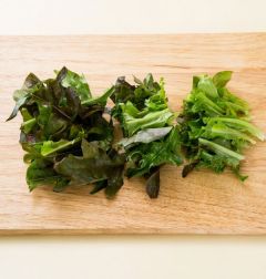 1. 쌈채소는 먹기 좋은 크기로 자른다.