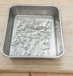 3. 판 젤라틴은 찬물에 불려 부드럽게 만든다.