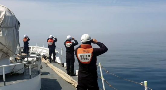 제주의 한 펜션에서 발생한 살인사건과 관련해 3일 제주해경이 제주∼완도 여객선 항로를 중심으로 피해자 시신을 찾고 있다. [이미지출처=연합뉴스]