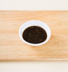 3. 분량의 양념장 재료를 골고루 섞는다.
(간장 5, 설탕 2, 물엿 1, 맛술 2, 다진 마늘 2, 참기름 1, 후춧가루 약간)