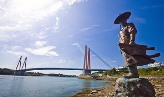 명량대첩이 벌어졌던 진도 울돌목에 세워진 이순신 장군 동상 모습(사진=연합뉴스)