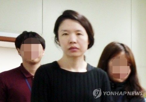 전 남편을 살해한 혐의로 구속된 고유정(36)이 제주동부경찰서 유치장에서 나와 진술녹화실로 이동하고 있다.사진=연합뉴스