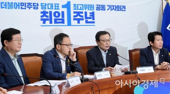 이해찬 더불어민주당 대표가 23일 서울 여의도 국회에서 열린 당대표 및 최고위원 취임 1주년 공동 기자회견에서 소회를 말하고 있다./김현민 기자 kimhyun81@