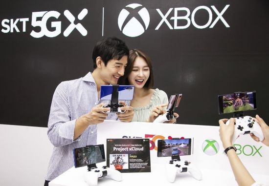 SK텔레콤은 오는 10월 마이크로소프트와 함께 '엑스클라우드' 서비스를 시작한다.