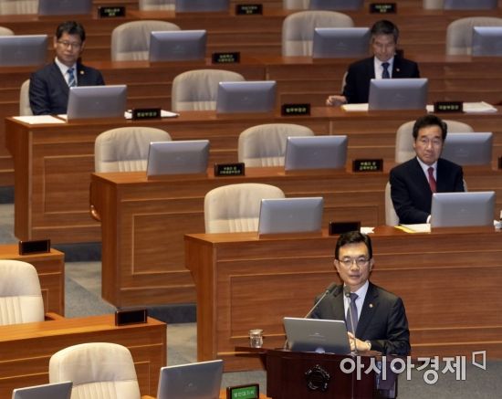 27일 국회 본회의장에서 열린 외교안보분야 대정부질문에 출석한 조세영 외교부 차관이 의원들 질의에 답변하고 있다./윤동주 기자 doso7@