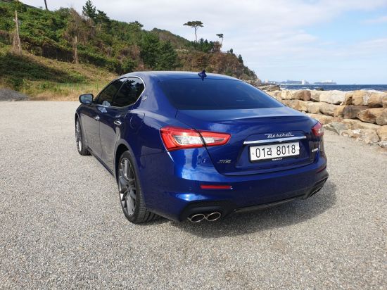 마세라티 기블리 S Q4그란 스포트