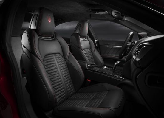 마세라티 기블리 그란스포트 인테리어