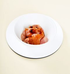 1. 닭 가슴살은 3cm 크기의 사각형으로 썰고 분량의 닭 가슴살 양념 재료를 넣어 5분 정도 둔다.