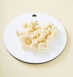 1. 콜리플라워는 송이송이 떼어 끓는 물에 소금을 넣고 2분 정도 데친다.