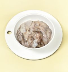 1. 낙지는 소금물에 주물러 씻어 건진다. 찜용 콩나물은 머리를 떼어내고 미나리는 잎을 떼어내고 다듬어 먹기 좋은 크기로 썬다.
(Tip 찜용 콩나물은 콩나물이 굵다. 대형 마트에 포장해서 팔기도 하지만 재래시장에 판매하고 있다. )