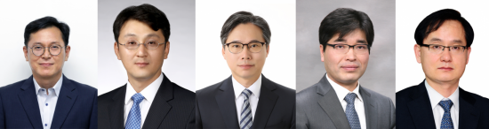 사진 왼쪽부터 오종식 청와대 기획비서관, 이진석 청와대 국정상황실장, 박진규 청와대 신남방-신북방비서관, 이준협 청와대 일자리기획-조정 비서관, 강성천 청와대 산업통상비서관. [사진제공=청와대]