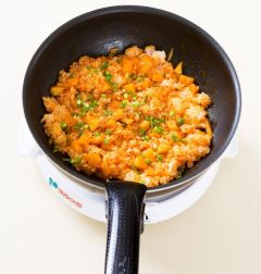 4. 실파와 통깨를 뿌린다.