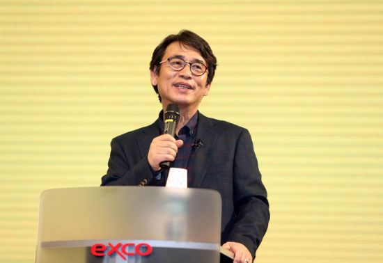 유시민 노무현 재단 이사장이 지난해 11월16일 대구 북구 엑스코에서 열린 초청 특강에서 '언론의 역할과 시민의 역할'을 주제로 강연하고 있다/사진=연합뉴스