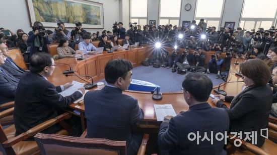 이해찬 더불어민주당 대표가 16일 국회에서 신년 기자간담회를 갖고 있다./윤동주 기자 doso7@