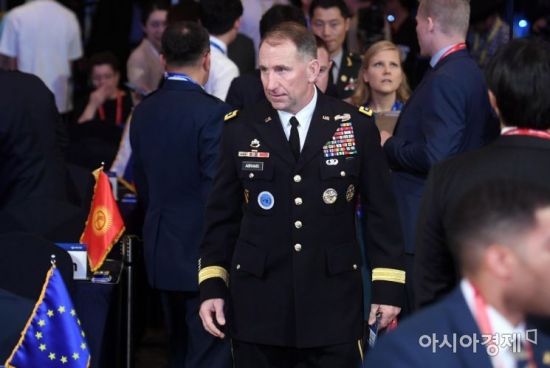 로버트 에이브럼스 주한미군 사령관