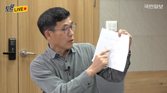 6일 국민일보 주간하에 서울 여의도에서 열린 '조국 사태인가, 검찰 사태인가' 공개 토론회에 참석한 진중권 전 동양대 교수/사진=국민일보 유튜브 화면 캡처