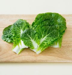 1. 봄동은 뿌리를 잘라내고 잘 씻어서 물기를 뺀다.