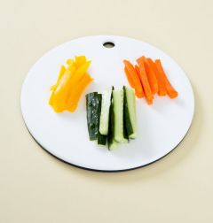 1. 오이, 당근, 노란 파프리카는 길쭉하게 썬다.