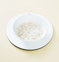 1. 튀김가루에 물 1/4컵을 넣고 잘 섞어 튀김옷을 만든 다음 새우살을 넣어 버무린다.