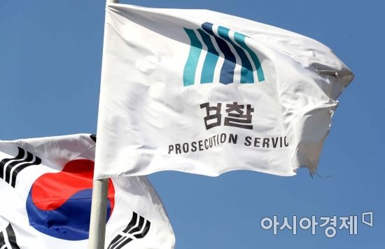 조국 법무부 장관 부인 정경심 동양대 교수가 14일 검찰에 다섯 번째로 비공개 소환돼 조사를 받고 있다. 사진은 이날 서울 서초구 서울중앙지방검찰청. /문호남 기자 munonam@