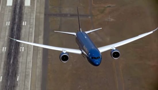 바이러스를 전 세계로 가장 빠르게 퍼 나르는 수단은 항공기입니다. 항공물류의 발달은 감염병을 더욱 빠르게 확산 시킵니다. [사진=유튜브 화면캡처]