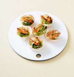 4. 구운 새우를 담고 실파를 뿌린다.