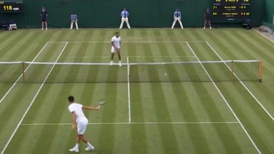 테니스 코트를 가르는 네트도 나름의 기능이 있습니다. [사진=유튜브 화면캡처]