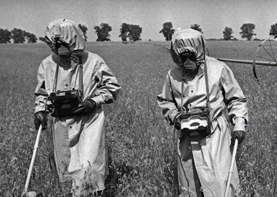 방사능 누출 사고 이후 체르노빌 인근은 사람이 살 수 없는 죽은 땅이 되고 말았습니다. [사진=유튜브 화면캡처]