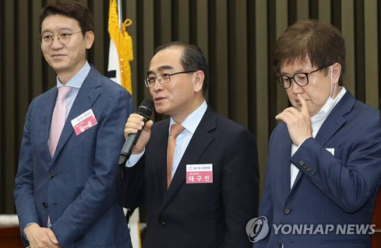 미래통합당 태영호 당선인(서울 강남구갑)이 4월 28일 오전 서울 여의도 국회에서 열린 당선자 총회에서 발언하고 있다. [연합뉴스 자료사진]