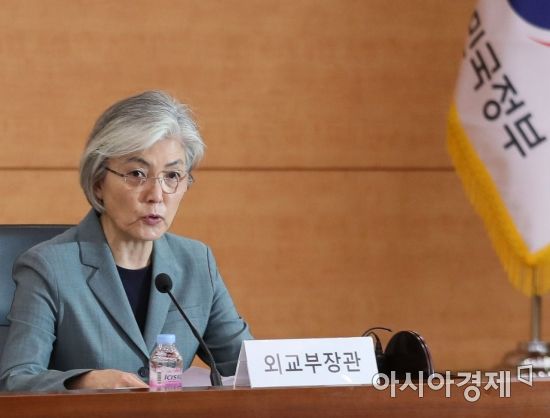 강경화 외교부 장관이 28일 오전 서울 종로구 외교부 청사에서 열린 제7차 외교전략조정 통합분과회의에서 발언하고 있다./김현민 기자 kimhyun81@