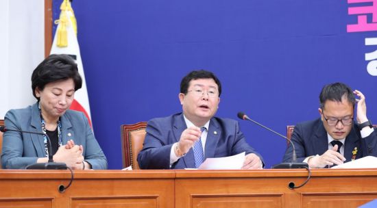 설훈 더불어민주당 최고위원이 지난 13일 오전 서울 여의도 국회에서 열린 최고위원회의에서 발언하고 있다. [이미지출처=연합뉴스]