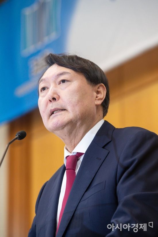 지난해 7월 25일 윤석열 검찰총장이 서울 서초구 대검찰청에서 열린 취임식에 참석해 취임사를 하고 있다./강진형 기자aymsdream@