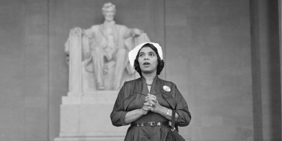 1939년 링컨 기념관 앞에서 야외 공연한 흑인 소프라노 마리안 앤더슨 (C) PBS