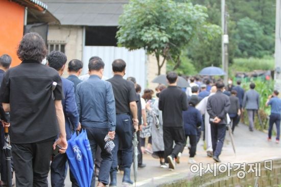 고(故) 박원순 서울시장 장지로 시민들이 함께하고 있다.