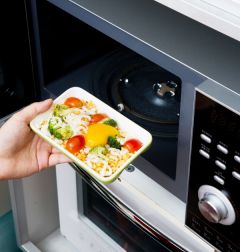 4. 전자레인지에서 2~3분 정도 익힌다.