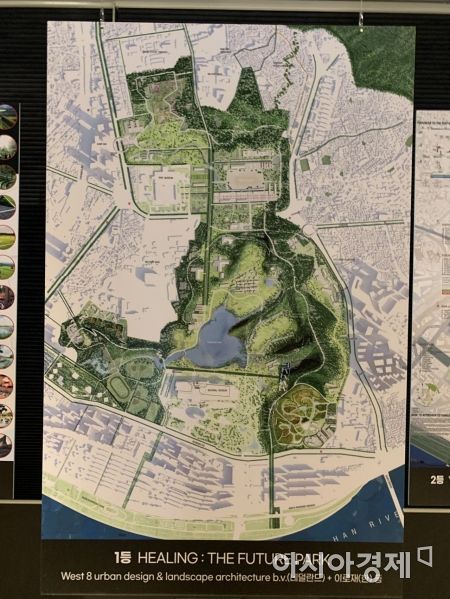 용산공원 내에 전시된 국제공모 당선 조성계획안 조감도 (사진=이춘희 기자)