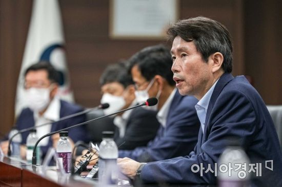 이인영 통일부 장관이 28일 서울 종로구 정부서울청사에서 열린 브레인스토밍에 참석해 모두발언 하고 있다./강진형 기자aymsdream@